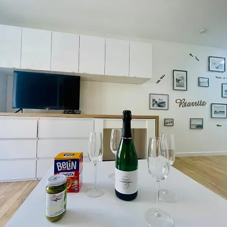 Avec Piscine Face A La Apartment
